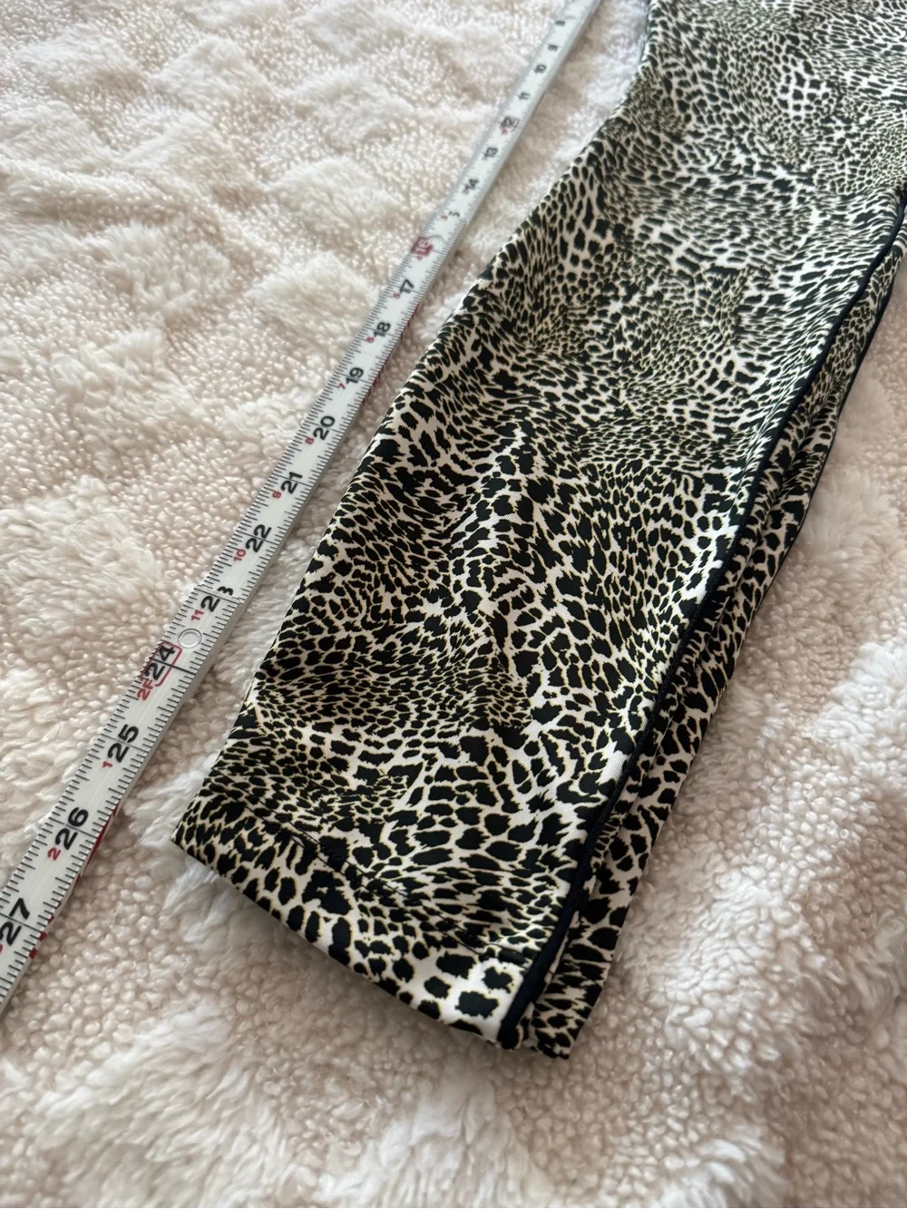 Woman’s Nike One Dri-FIT Leopard Print 7/8 Leggings M